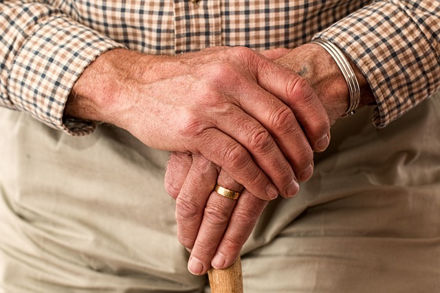 Jak se postarat o rodiče: domovy důchodců a zvláštní příjemce důchodu