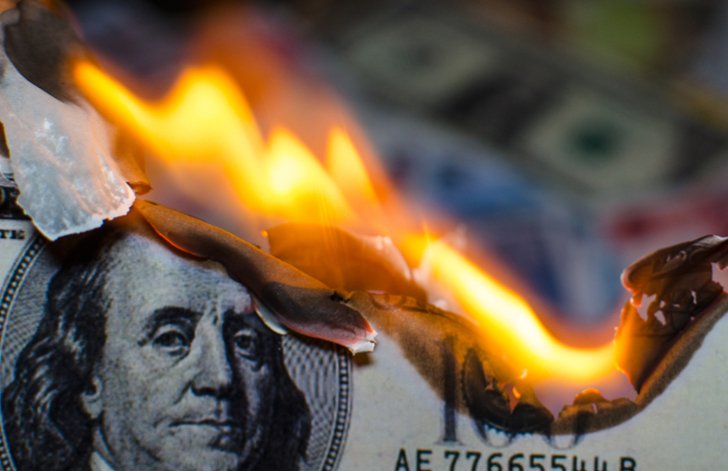 Hořící dolar