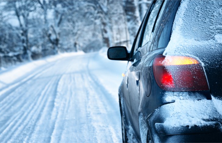 Příprava auta na zimu: pneumatiky, pojištění, povinná výbava