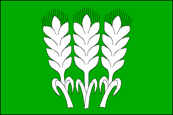 Zelený list se třemi bílými obilnými klasy z obecního znaku. Poměr šířky k délce listu je 2:3.