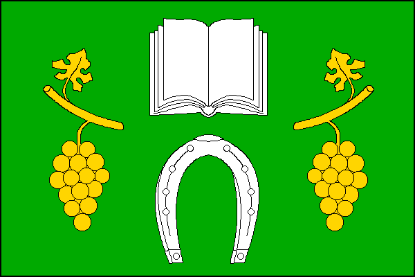 Zelený list, ve střední části pod rozevřenou knihou podkova, oboje bílé. V žerďové a vlající části po žlutém vinném hroznu na stonku s listem. Poměr šířky k délce listu je 2:3.