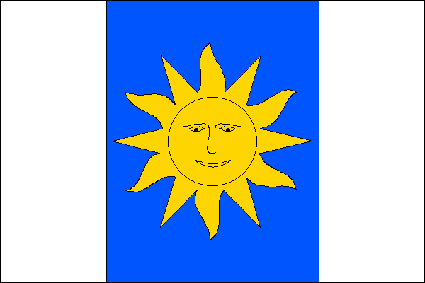List tvoří tři svislé pruhy - bílý, modrý a bílý v poměru 1:2:1. V modrém pruhu žluté slunce s tváří. Poměr šířky k délce listu je 2:3.