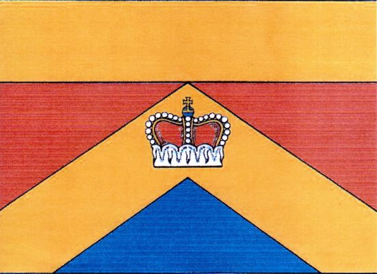List tvoří dva vodorovné pruhy, žlutý a červený, v poměru 1 : 2. V červeném pruhu žlutá krokev široká třetinu šířky listu vycházející z dolního rohu a cípu s vrcholem na dolním okraji žlutého pruhu, v ní knížecí koruna. Pole pod krokví modré. Poměr šířky 